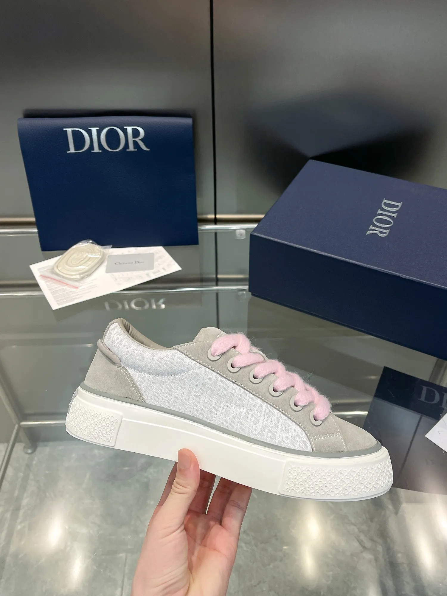 👟👟Ex-factory price 600👟👟 Dior 2023 autumn and winter haute couture series new CD jelly color couple flat casual shoes Dior Size: Female size 35-42 (41.42 customized, non-refundable) / Male size 38-46 (38.46 customized, non-refundable)